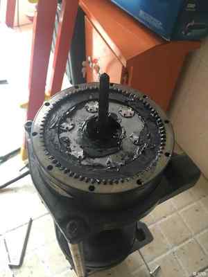 白暢安裝WARN絞盤及絞盤的維護(hù)保養(yǎng) 清潔用金屬墊的要點(diǎn)